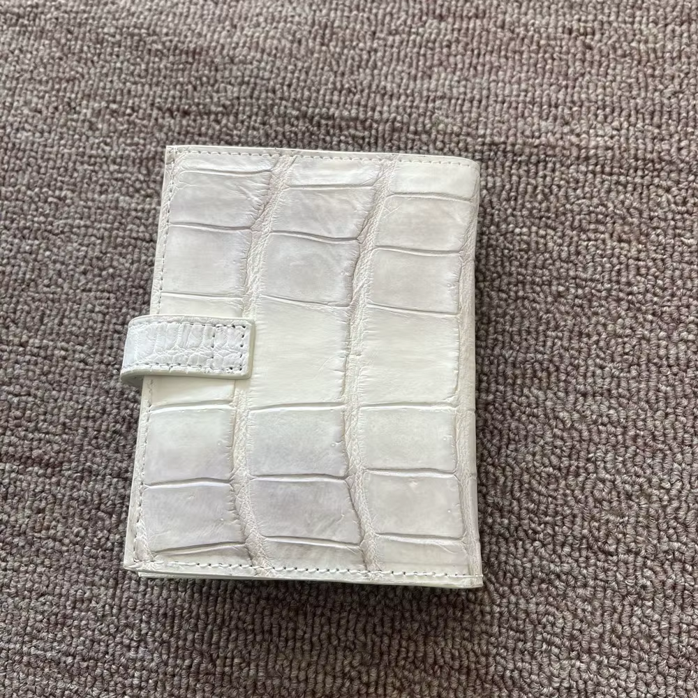 Portefeuille pour femme en cuir de crocodile blanc de l'Himalaya