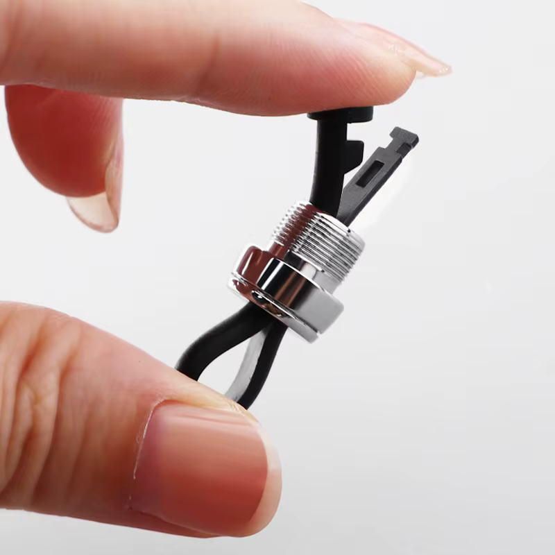 Porte-clés en métal minimaliste pour hommes