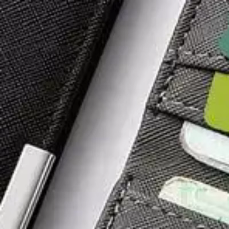 Portefeuille fin en similicuir noir de style professionnel avec plusieurs emplacements pour cartes
