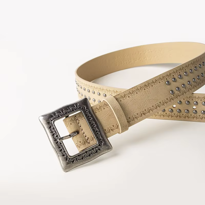 Ceinture texturée et cloutée de style bohème coréen avec finition vieillie exquise