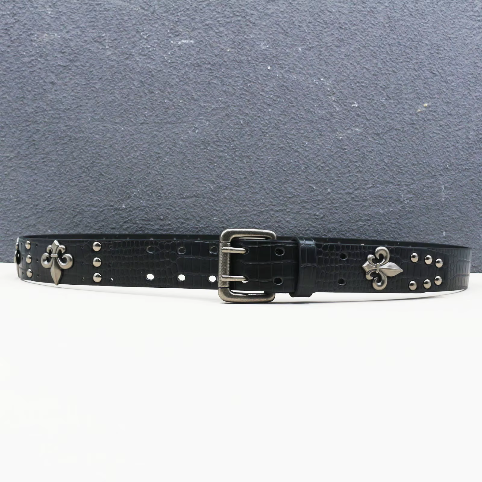 Ceinture à boucle double aiguille avec motif crocodile noir épais
