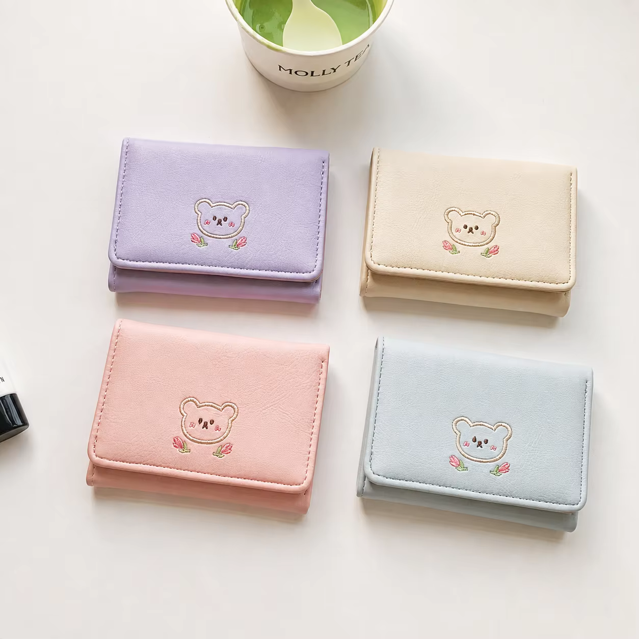 Portefeuille brodé avec motif d'ours